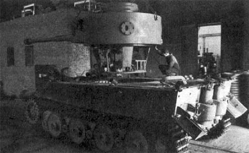 Монтаж башни на танке "Тигр" 